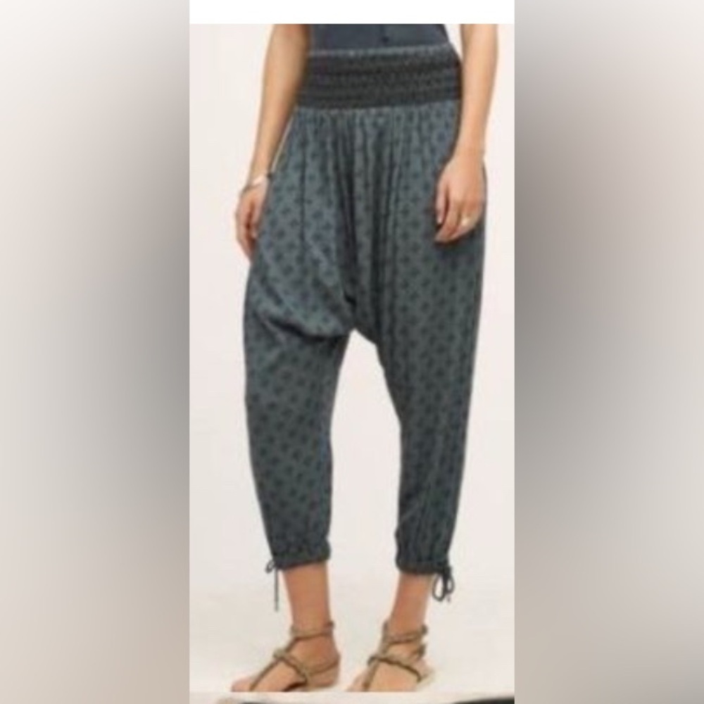 Hei Hei Anthropologie Gray geometric  Pattern harem Pants Medium unique comfy